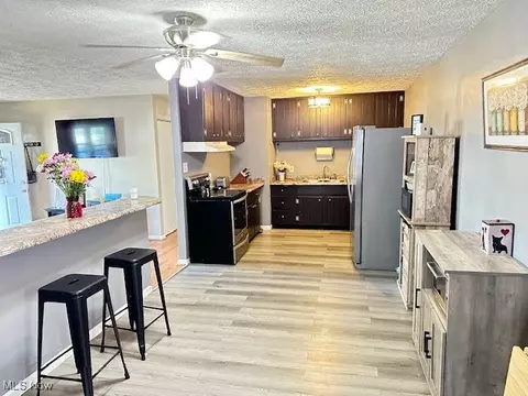 Kitchen - 2194 Santom Rd E, Stow, OH 44224 photo 1 of 3
