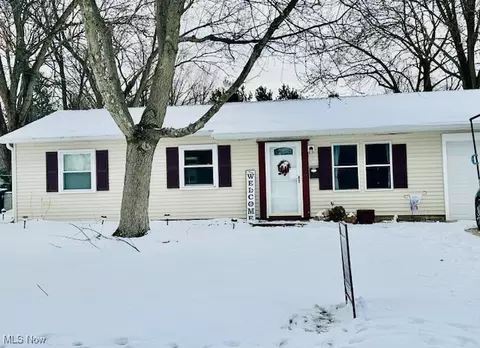 2194 Santom Rd E, Stow, OH 44224