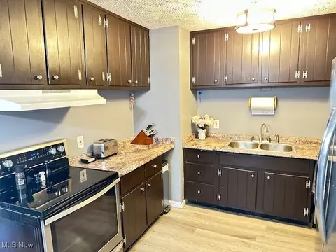 Kitchen - 2194 Santom Rd E, Stow, OH 44224 photo 3 of 3