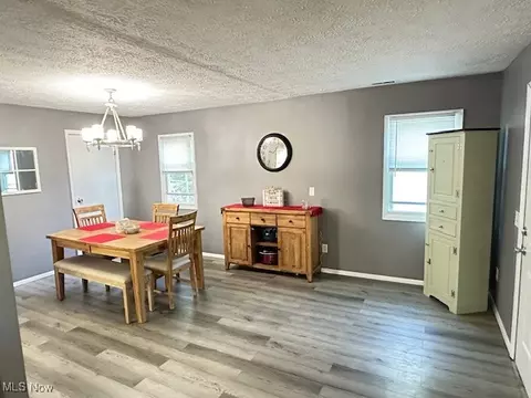 Dining - 2194 Santom Rd E, Stow, OH 44224 photo 2 of 2