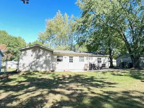 Exterior - 2194 Santom Rd E, Stow, OH 44224 photo 4 of 4