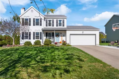 660 Oakcrest Dr, Wadsworth, OH 44281