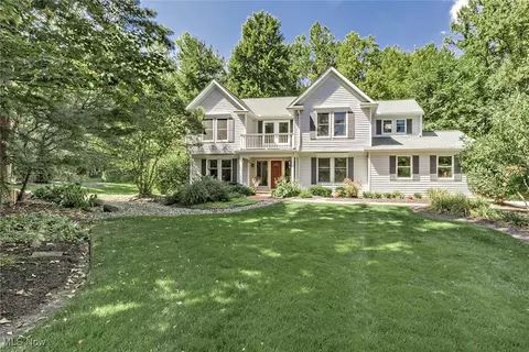 16830 Lucky Bell Ln, Chagrin Falls, OH 44023
