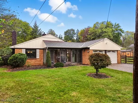 6753 Mill Rd, Brecksville, OH 44141