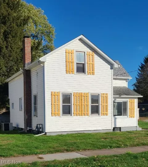 424 Columbiana St NE, Navarre, OH 44662