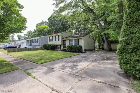 675 Midway Dr, Ravenna, OH 44266