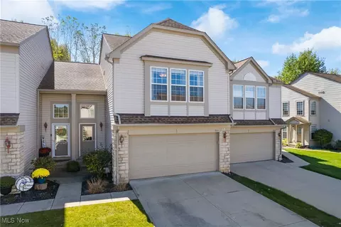 1524 S Yorkshire Dr, Broadview Heights, OH 44147
