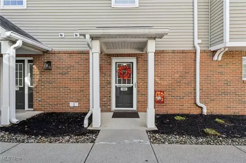 3367 Lenox Village Dr #160, Fairlawn, OH 44333