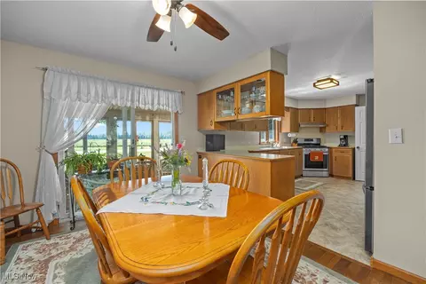 Dining - 7305 Darrow Rd, Huron, OH 44839 photo 1 of 2
