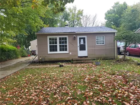 1085 Orchard Ave, Aurora, OH 44202