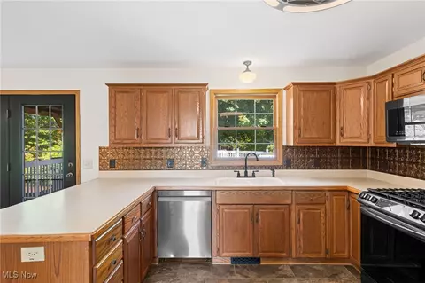 6007 Giddings Rd, Rootstown, OH 44272 photo 13