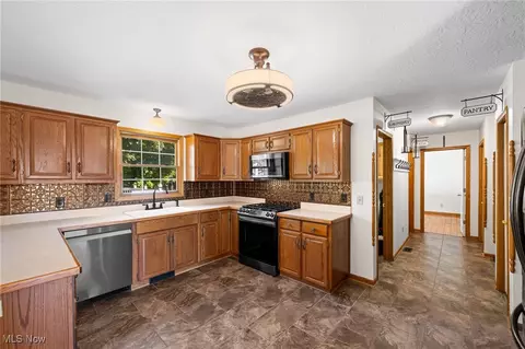 6007 Giddings Rd, Rootstown, OH 44272 photo 12
