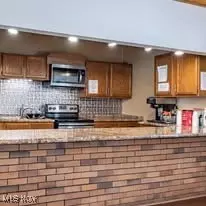 Kitchen - 131 Hickory Cir, Elyria, OH 44035 photo 6 of 6