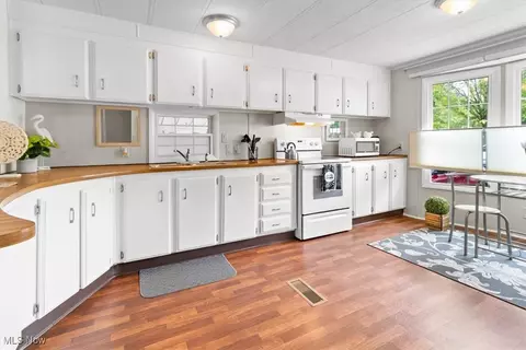 Kitchen - 131 Hickory Cir, Elyria, OH 44035 photo 1 of 6
