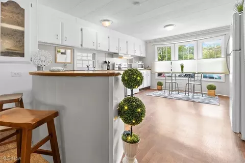 Kitchen - 131 Hickory Cir, Elyria, OH 44035 photo 4 of 6