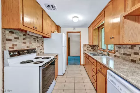 657 Baker St, Wadsworth, OH 44281 photo 12