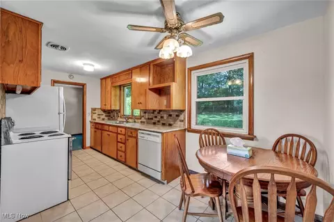 657 Baker St, Wadsworth, OH 44281 photo 9