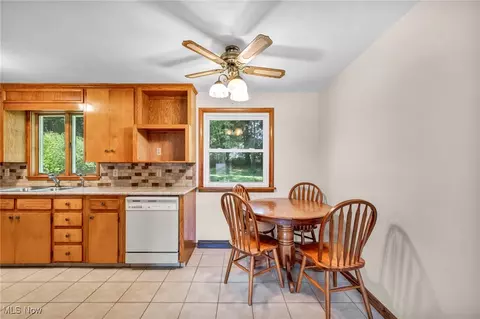 657 Baker St, Wadsworth, OH 44281 photo 11