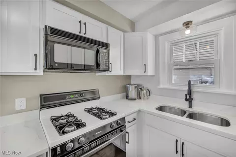 Kitchen - 38850 Harmondale Dr, Willoughby, OH 44094 photo 2 of 4