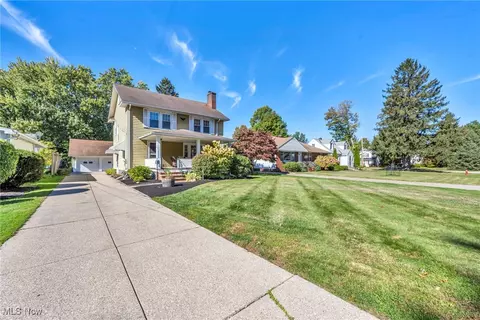 Exterior - 38850 Harmondale Dr, Willoughby, OH 44094 photo 2 of 9