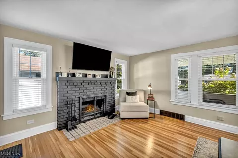 Living - 38850 Harmondale Dr, Willoughby, OH 44094 photo 3 of 4