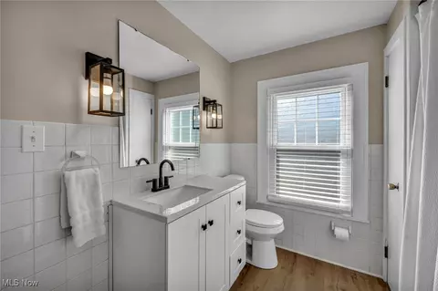 Bath - 38850 Harmondale Dr, Willoughby, OH 44094 photo 2 of 4
