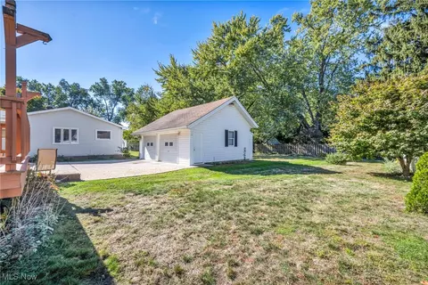 Exterior - 38850 Harmondale Dr, Willoughby, OH 44094 photo 7 of 9