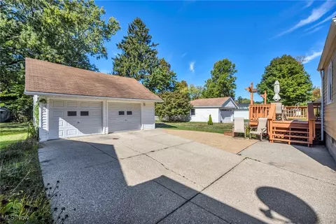 Exterior - 38850 Harmondale Dr, Willoughby, OH 44094 photo 6 of 9