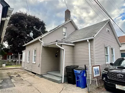 2104 W 34th Pl, Cleveland, OH 44113