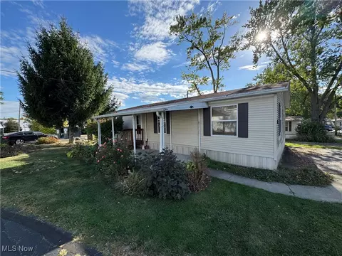 26240 Broadway Ave #67, Oakwood, OH 44146