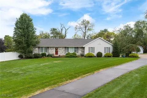 4065 Manchester Ave NW, North Lawrence, OH 44666