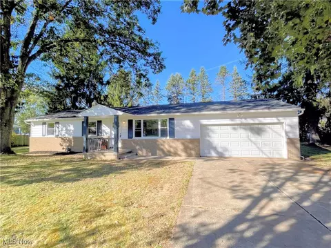 3929 Broad Vista St NW, Lake, OH 44685