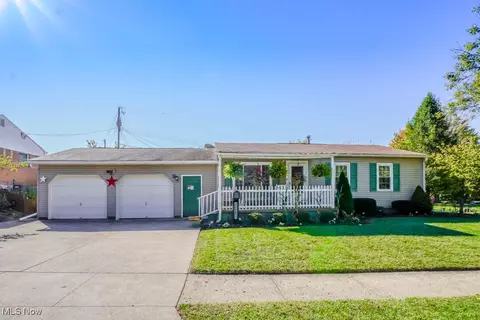 2426 40th St NE, Canton, OH 44705