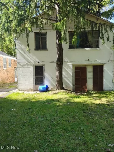 1214 Brighton St, Youngstown, OH 44505