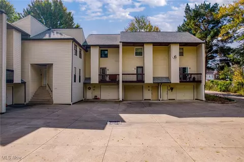 377 Pleasant Meadow Blvd, Stow, OH 44224