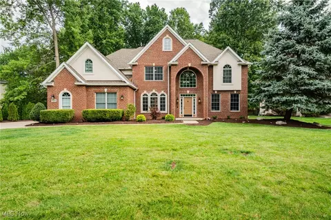 25832 Iris Ct, Westlake, OH 44145