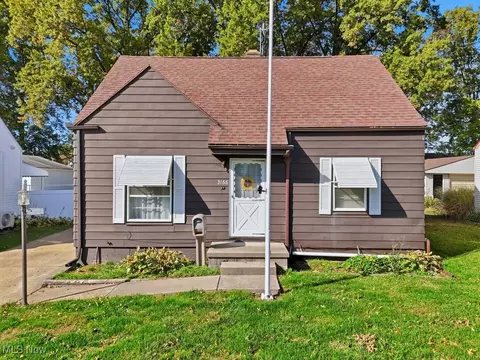 3166 7th St, Cuyahoga Falls, OH 44221