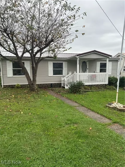 211 Smith St, Belmont, WV 26134