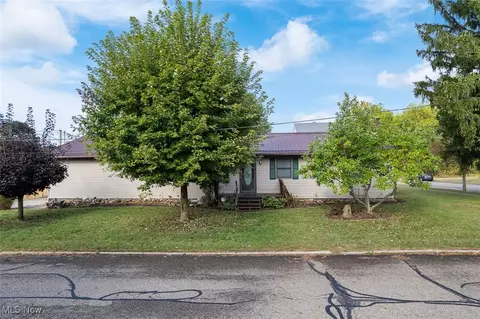 105 Jefferson Ave SE, Brewster, OH 44613