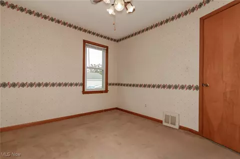 Bedroom - 29967 Phillips Ave, Wickliffe, OH 44092 photo 4 of 8