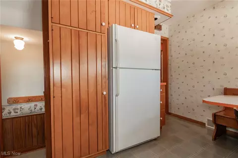 Kitchen - 29967 Phillips Ave, Wickliffe, OH 44092 photo 3 of 4