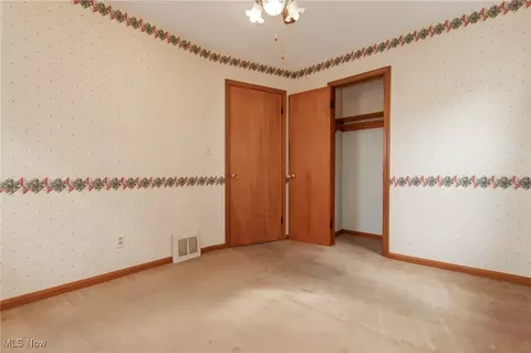 Bedroom - 29967 Phillips Ave, Wickliffe, OH 44092 photo 3 of 8