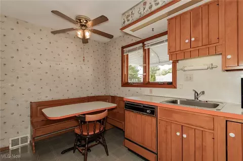 Kitchen - 29967 Phillips Ave, Wickliffe, OH 44092 photo 2 of 4