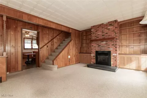 Living - 29967 Phillips Ave, Wickliffe, OH 44092 photo 1 of 6