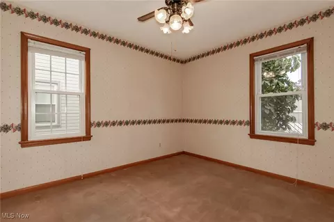 Bedroom - 29967 Phillips Ave, Wickliffe, OH 44092 photo 1 of 8