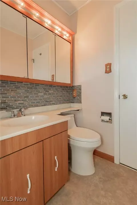 Bath - 29967 Phillips Ave, Wickliffe, OH 44092 photo 2 of 3