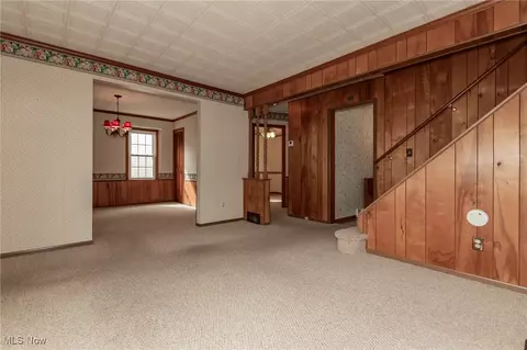 Living - 29967 Phillips Ave, Wickliffe, OH 44092 photo 2 of 6