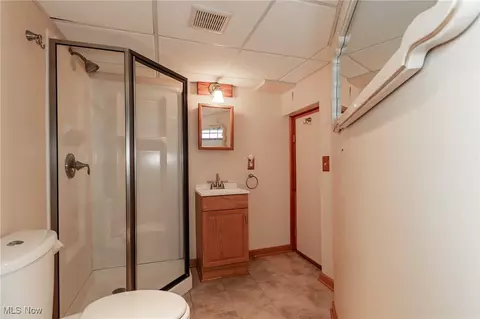 Bath - 29967 Phillips Ave, Wickliffe, OH 44092 photo 3 of 3