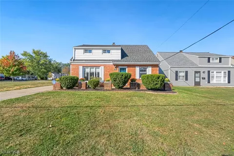 712 E 266 St, Euclid, OH 44132