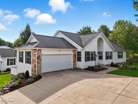 6885 Hidden Lake Trl, Brecksville, OH 44141